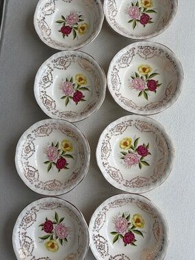 22K gold painted Alfred Meakin England snack/fruit/desert bowls, 8 available.